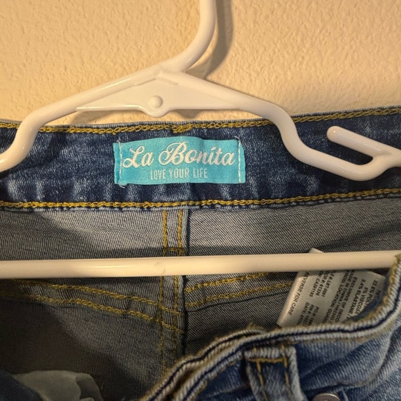 Women’s La Bonita skinny distressed jeans. Size 0 - Picture 2 of 6